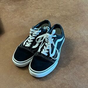 *SOLD* Classic Vans Old Skool Sneakers 7.5